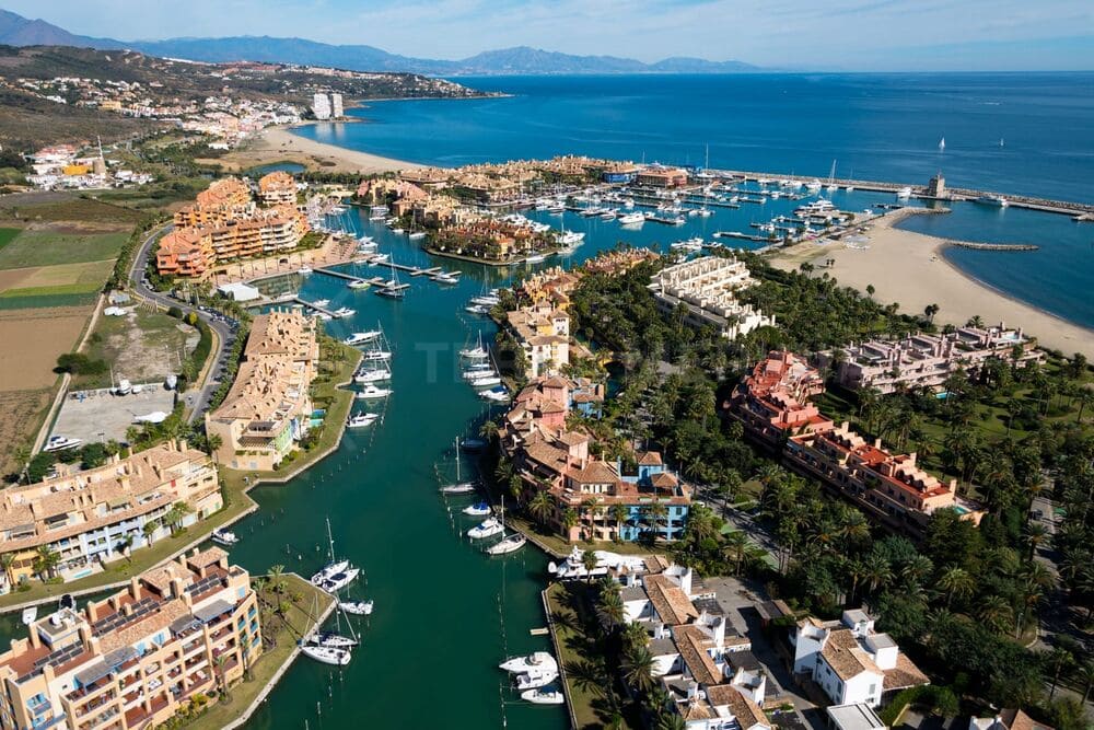 ARK Architects - Sotogrande port