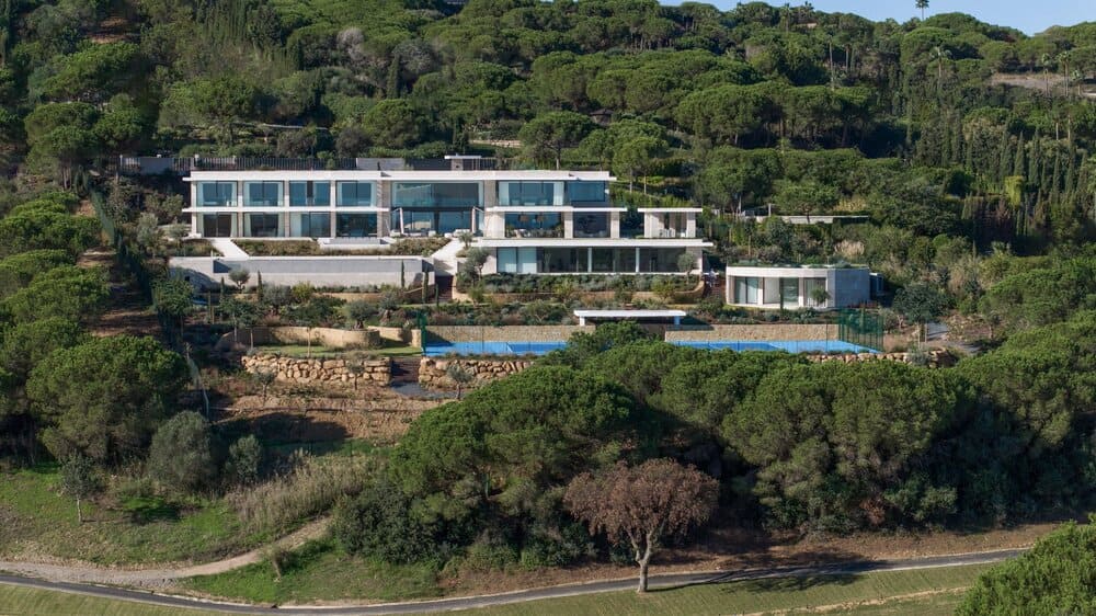 Villa-WHITE-by-ARK-Architects