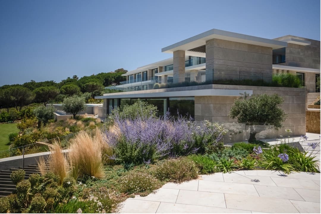 villa de lujo sostenible en la zagaleta