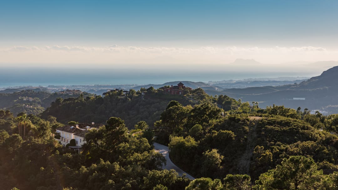 vistas de la urbanización privada la zagaleta